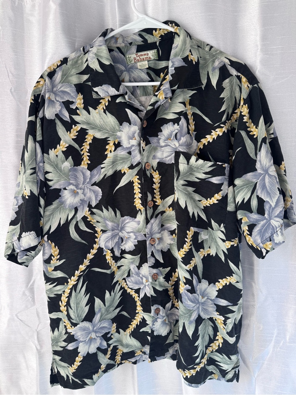 Vintage Tommy Bahama 100% silk Hawaiian Tropical Floral Lei Camp Shirt men’s L